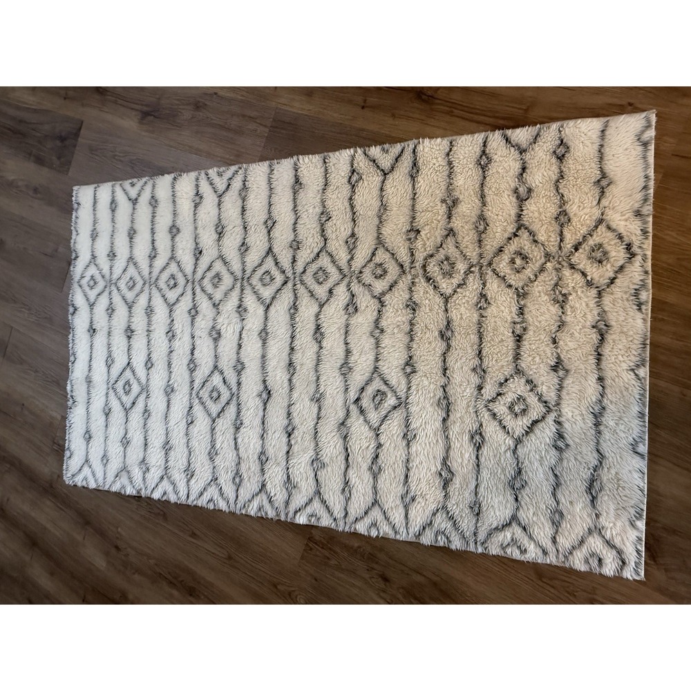 Ruggable Rug Plush Geometric‎ Triangle - Cream/white & Grey- 3x5 - No Base